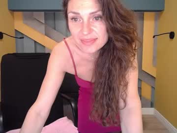 Ellalongs Chaturbate stream image from January 18, 2025
