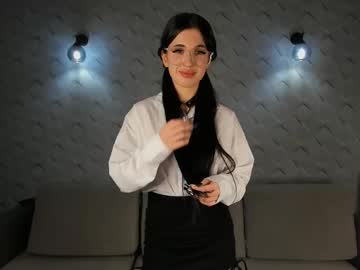 Evelinejusticeee Chaturbate stream image from January 18, 2025