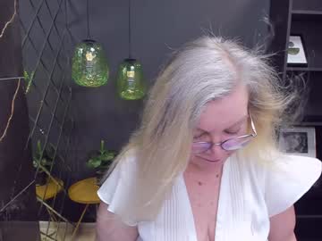 Natalicloud Chaturbate stream image from January 18, 2025