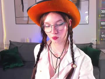 Mari_Nett Chaturbate stream image from January 18, 2025