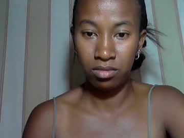Minouch211907 Chaturbate stream image from January 18, 2025