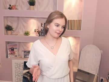 Gwenbiers Chaturbate stream image from January 18, 2025