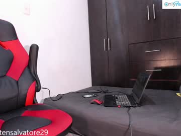 Devanruiz Chaturbate stream image from January 19, 2025