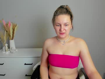 Julia_Robyy Chaturbate stream image from January 19, 2025