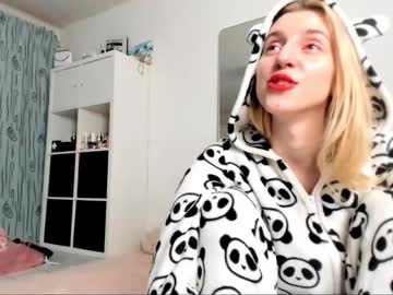Kenziedawton Chaturbate stream image from January 19, 2025