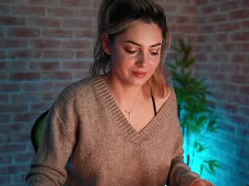Alliesynns Chaturbate stream image from January 19, 2025