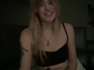 Gemmyrosee Chaturbate stream image from January 19, 2025
