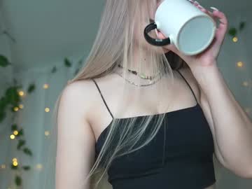 Appr0ved Chaturbate stream image from January 19, 2025