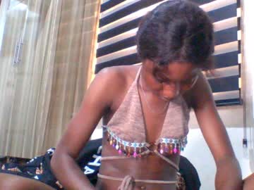 Coco_Petitqueen Chaturbate stream image from January 19, 2025