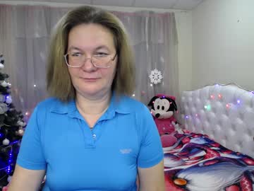 Holymilfa Chaturbate stream image from January 19, 2025