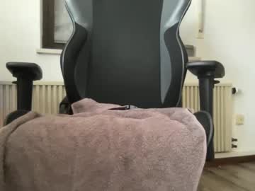 Hornyhupen Chaturbate stream image from January 19, 2025