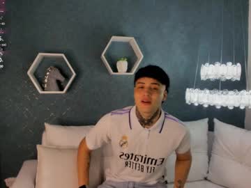 Axelhawtin Chaturbate stream image from January 19, 2025