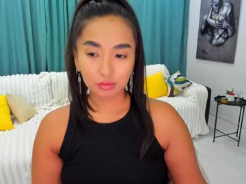 Worldofkim Chaturbate stream image from January 19, 2025