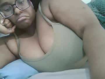 Blackqueennie Chaturbate stream image from January 19, 2025