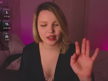 Hollyblondy Chaturbate stream image from January 19, 2025