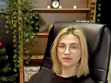 Moon13152 Chaturbate stream image from January 19, 2025