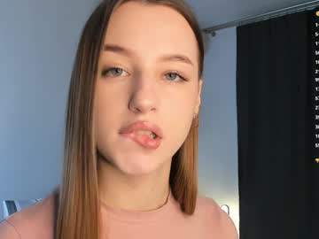 Quennabenham Chaturbate stream image from January 19, 2025