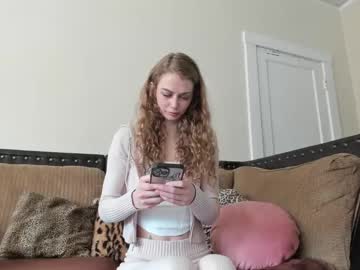 Buffybarloe Chaturbate stream image from January 19, 2025