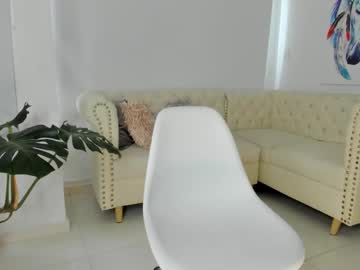 Camilamanzurr Chaturbate stream image from January 19, 2025
