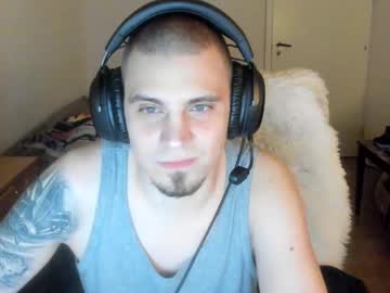 Coldercold Chaturbate stream image from January 19, 2025