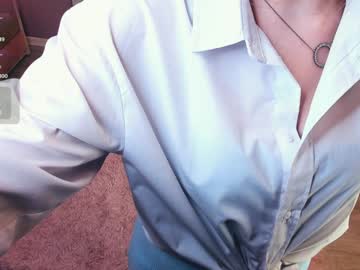Gwenbiers Chaturbate stream image from January 19, 2025
