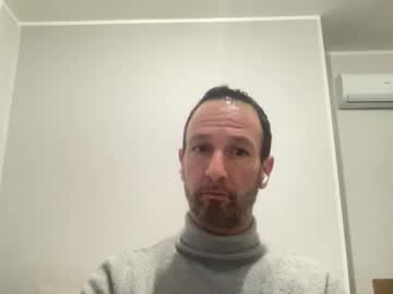 Peppinslosqualo Chaturbate stream image from January 19, 2025