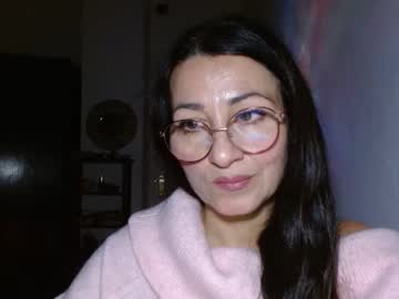 Ginaoneon Chaturbate stream image from January 19, 2025