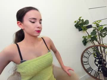 Ehotlovea Chaturbate stream image from January 19, 2025