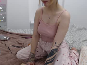 Lipni_Cute Chaturbate stream image from January 19, 2025