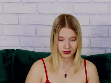 Lililinn Chaturbate stream image from January 20, 2025