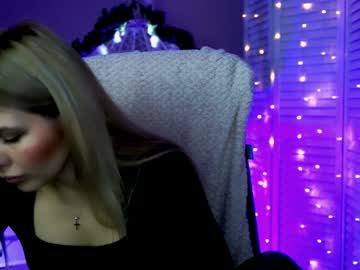 Loricarroll Chaturbate stream image from January 20, 2025