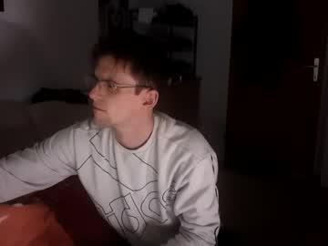 Molnaratti14 Chaturbate stream image from January 20, 2025