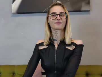 Harleyvee Chaturbate stream image from January 20, 2025