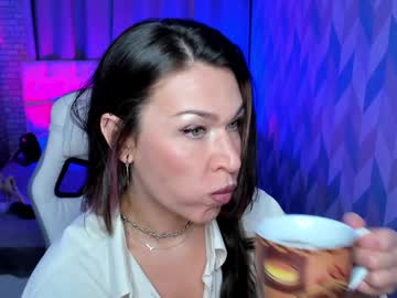 Reginahawk Chaturbate stream image from January 20, 2025