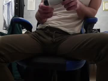Guy2015big Chaturbate stream image from January 20, 2025