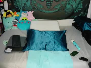Savethebea Chaturbate stream image from January 20, 2025