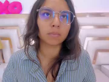Dafnemoore Chaturbate stream image from January 20, 2025