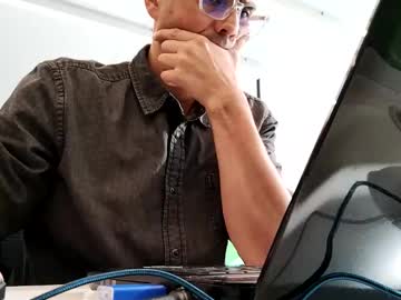 Skipgrupomj Chaturbate stream image from January 20, 2025