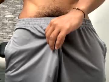 Yimmi_Latino Chaturbate stream image from January 20, 2025