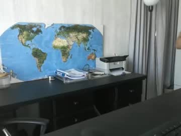 Femdomsubby Chaturbate stream image from January 21, 2025