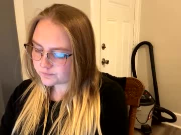 Phatassblond Chaturbate stream image from January 21, 2025