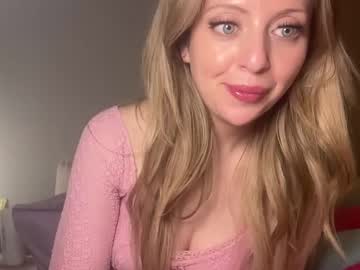Lilymae98 Chaturbate stream image from January 21, 2025