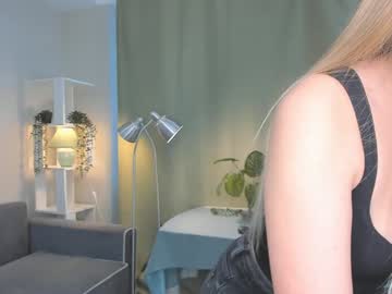 Devonaembury Chaturbate stream image from January 21, 2025