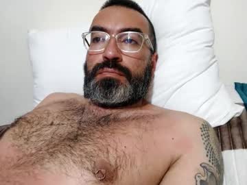 Luis2988z Chaturbate stream image from January 21, 2025