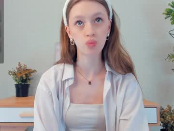 Cwenhardey Chaturbate stream image from January 21, 2025