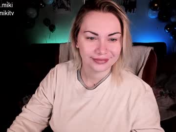 Golden_Miki Chaturbate stream image from January 21, 2025
