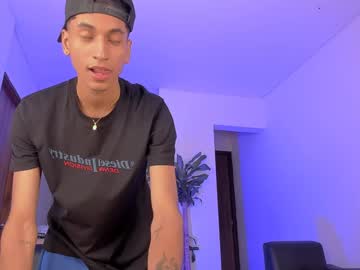 Camiloriivera Chaturbate stream image from January 21, 2025