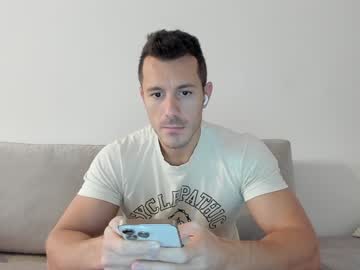Roberto4ever Chaturbate stream image from January 21, 2025