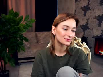 Elvinabrow Chaturbate stream image from January 21, 2025