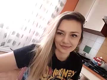 Krisssexi Chaturbate stream image from January 21, 2025